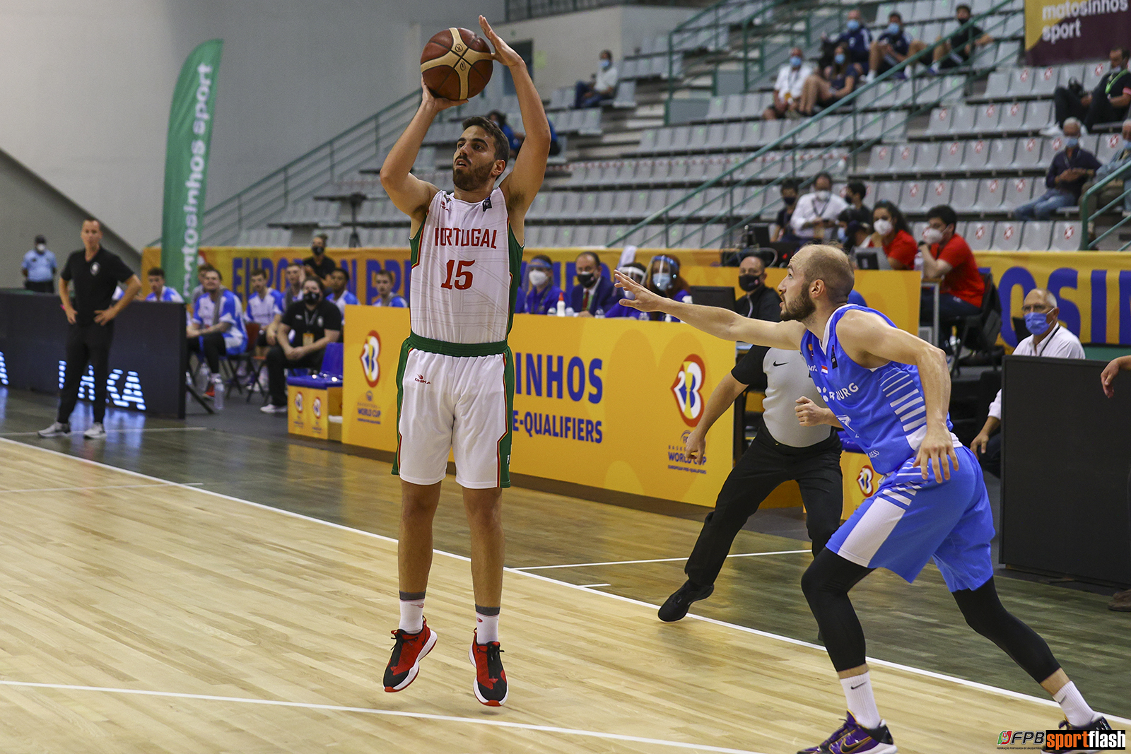 Quatro seleções fazem pleno de vitórias no Mundial - Basquetebol