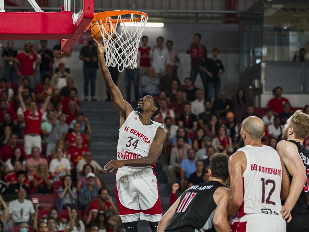 Basquetebol. Benfica ganha por mais de 70 pontos à Ovarense e está na final  - Renascença