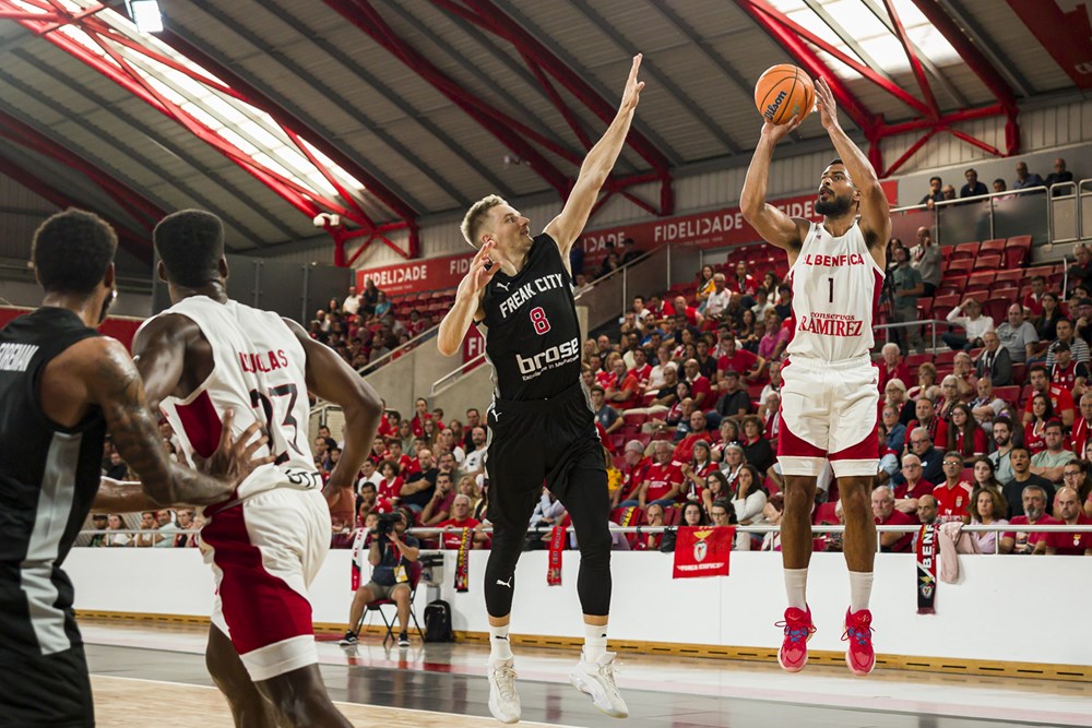 Basquetebol. Benfica ganha por mais de 70 pontos à Ovarense e está na final  - Renascença