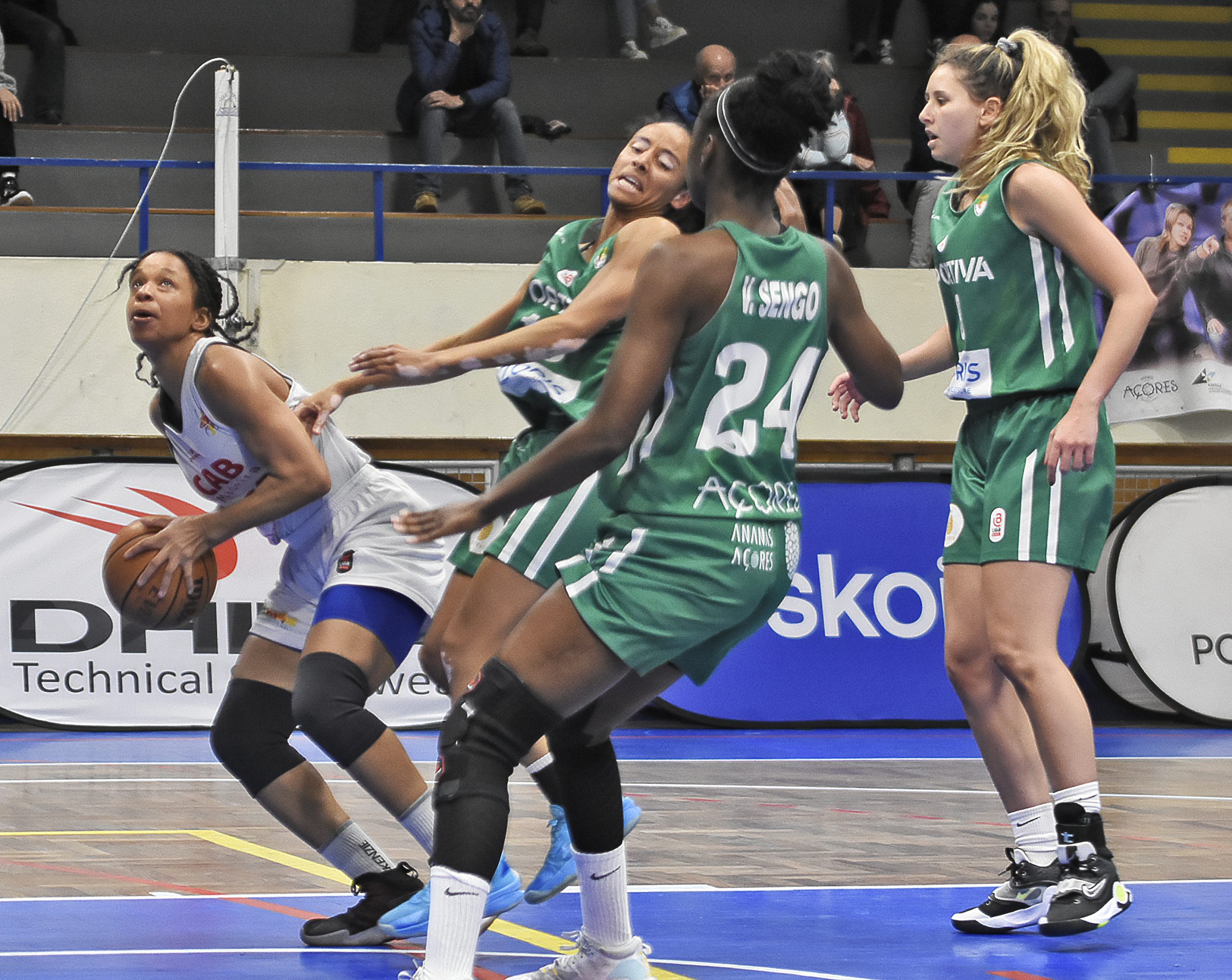 Benfica arrasa a Ovarense no jogo 1 das meias-finais da Liga Betclic de  basquetebol