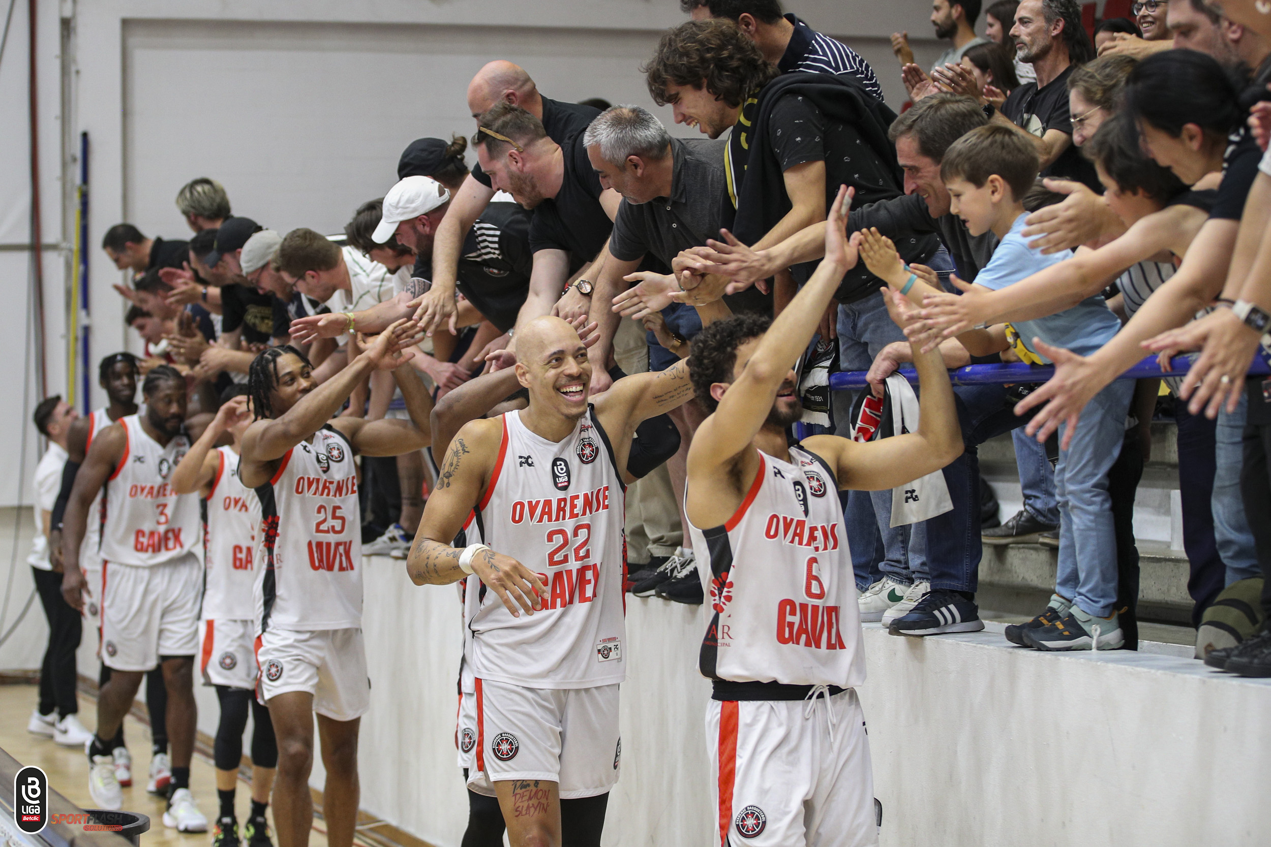 OVARENSE VENCE U. OLIVEIRENSE E MARCA ENCONTRO COM O BENFICA NAS  MEIAS-FINAIS DA LIGA BETCLIC DE BASQUETEBOL - TV Guadiana